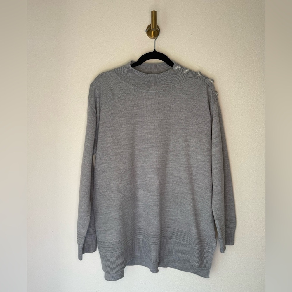 Briggs New York Gray Knit Sweater with Shoulder Buttons Size L